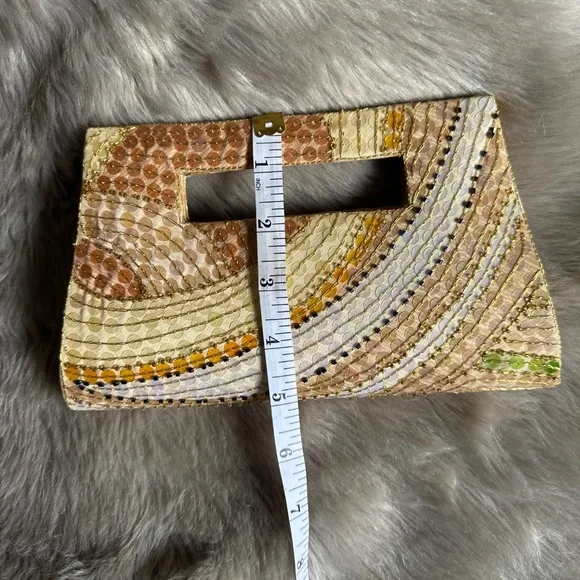 Boutique Neutral Clutch - Picture 4 of 5